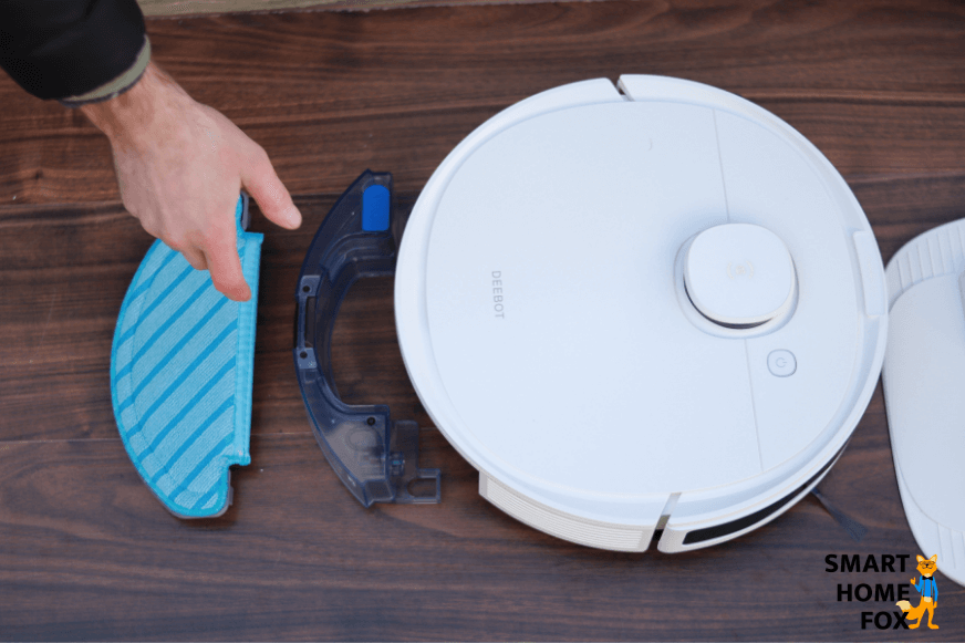 Attaching the water tank and mop to the Ecovacs Deebot N8